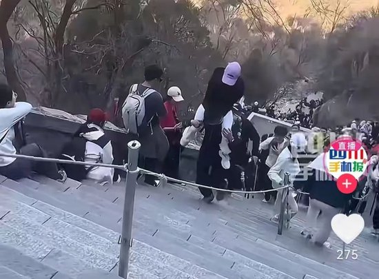 配资10倍的公司 “两天挣了两千元”！泰山陪爬爆火，有人已成立工作室